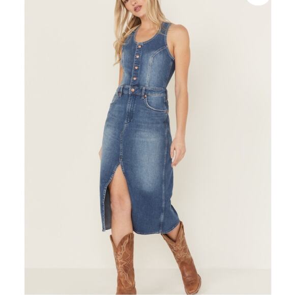 Wrangler Dresses & Skirts - Wrangler The Denim Dress racerback buttons snap midi blue sz S